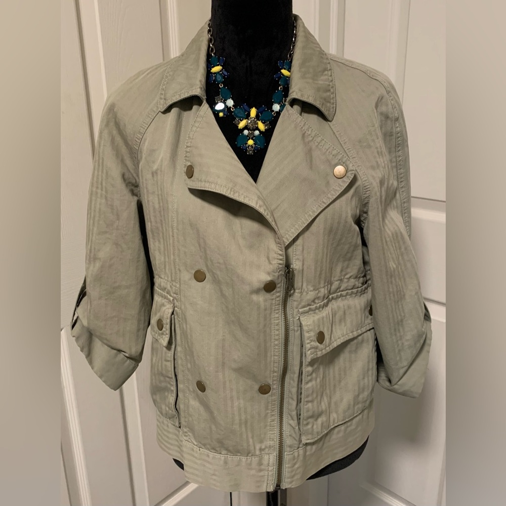 MAKE AN OFFER Loft Women’s Spring Jacket size Small